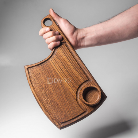 Доска для стейка в виде топора с соусником, тонированный дуб 35×19 см от мастерской DIVIRO